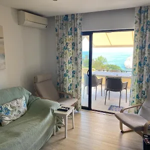 apt-in-front-of-the-beach-in-centeanes-carvoeiro1.hotelaalgarve.com/